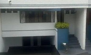 Amplia Casa en Venta con Jardín. Lomas Verdes 3a Sección