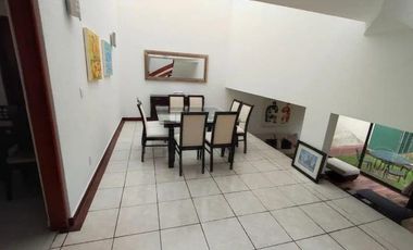 Amplia Casa en Venta con Jardín. Lomas Verdes 3a Sección