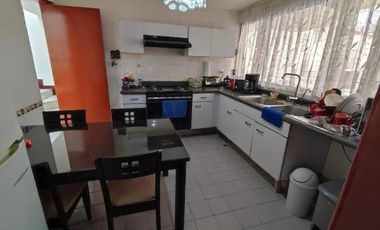 Amplia Casa en Venta con Jardín. Lomas Verdes 3a Sección