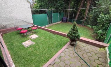 Amplia Casa en Venta con Jardín. Lomas Verdes 3a Sección