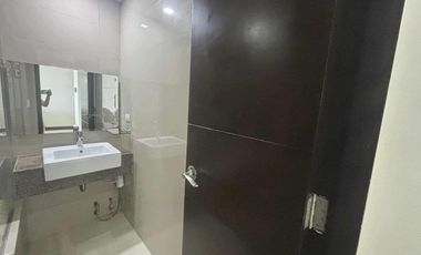 FOR RENT - POLISHED 1BR WITH BALCONY IN MACTAN NEWTOWN CONDO, LAPU-LAPU CITY, CEBU.