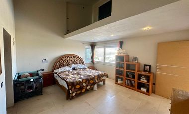 LAS CAÑADAS CASA EN VENTA CON HERMOSA VISTA A 3 MIN DEL COLEGIO