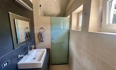 LAS CAÑADAS CASA EN VENTA CON HERMOSA VISTA A 3 MIN DEL COLEGIO