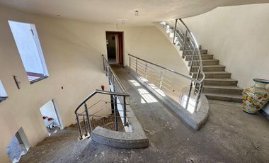 LAS CAÑADAS CASA EN VENTA CON HERMOSA VISTA A 3 MIN DEL COLEGIO