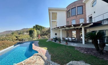 LAS CAÑADAS CASA EN VENTA CON HERMOSA VISTA A 3 MIN DEL COLEGIO