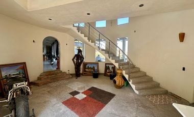 LAS CAÑADAS CASA EN VENTA CON HERMOSA VISTA A 3 MIN DEL COLEGIO
