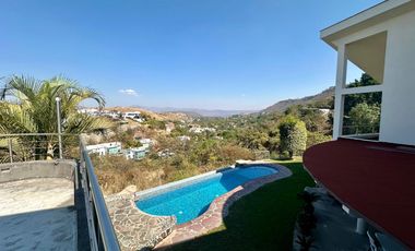 LAS CAÑADAS CASA EN VENTA CON HERMOSA VISTA A 3 MIN DEL COLEGIO