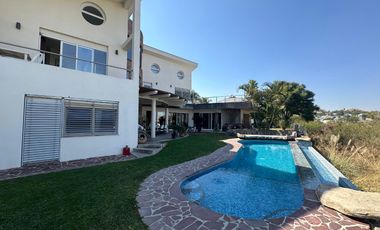 LAS CAÑADAS CASA EN VENTA CON HERMOSA VISTA A 3 MIN DEL COLEGIO