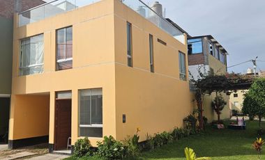En Venta Casa En Esquina Dentro De Condominio Privado En Campiña De Moche (aipanaque)