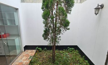 En Venta Casa En Esquina Dentro De Condominio Privado En Campiña De Moche (aipanaque)