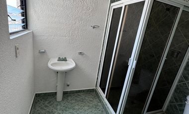 EN VENTA VILLA DE 3 NIVELES EN ACAPULCO TRADICIONAL ENTRE AVENIDA COSTERA MIGUEL ALEMAN Y LA QUEBRADA