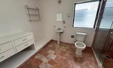 EN VENTA VILLA DE 3 NIVELES EN ACAPULCO TRADICIONAL ENTRE AVENIDA COSTERA MIGUEL ALEMAN Y LA QUEBRADA