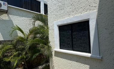 EN VENTA VILLA DE 3 NIVELES EN ACAPULCO TRADICIONAL ENTRE AVENIDA COSTERA MIGUEL ALEMAN Y LA QUEBRADA