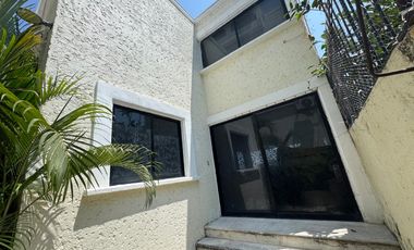 EN VENTA VILLA DE 3 NIVELES EN ACAPULCO TRADICIONAL ENTRE AVENIDA COSTERA MIGUEL ALEMAN Y LA QUEBRADA