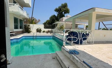 EN VENTA VILLA DE 3 NIVELES EN ACAPULCO TRADICIONAL ENTRE AVENIDA COSTERA MIGUEL ALEMAN Y LA QUEBRADA