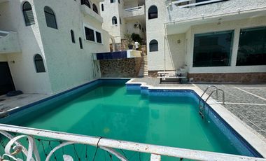 EN VENTA VILLA DE 3 NIVELES EN ACAPULCO TRADICIONAL ENTRE AVENIDA COSTERA MIGUEL ALEMAN Y LA QUEBRADA