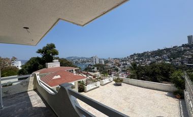 EN VENTA VILLA DE 3 NIVELES EN ACAPULCO TRADICIONAL ENTRE AVENIDA COSTERA MIGUEL ALEMAN Y LA QUEBRADA