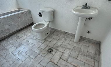 EN VENTA VILLA DE 3 NIVELES EN ACAPULCO TRADICIONAL ENTRE AVENIDA COSTERA MIGUEL ALEMAN Y LA QUEBRADA