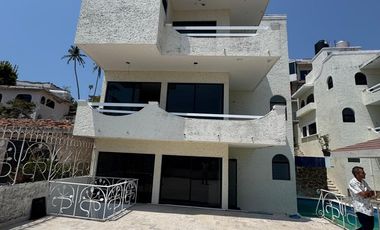 EN VENTA VILLA DE 3 NIVELES EN ACAPULCO TRADICIONAL ENTRE AVENIDA COSTERA MIGUEL ALEMAN Y LA QUEBRADA