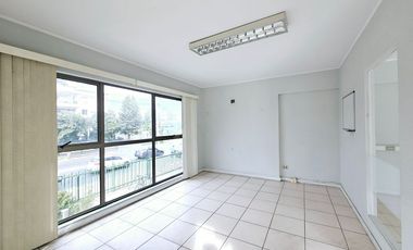 ARRIENDO DE OFICINA EN HUECHURABA,A MTS. DE FONTOVA, CON 1 EST.
