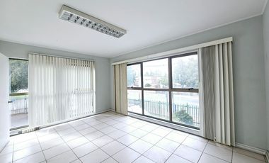 ARRIENDO DE OFICINA EN HUECHURABA,A MTS. DE FONTOVA, CON 1 EST.