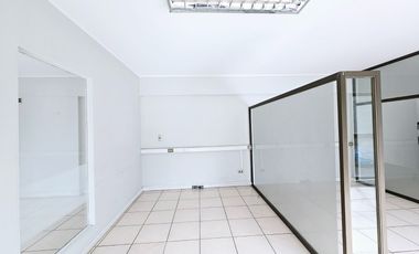 ARRIENDO DE OFICINA EN HUECHURABA,A MTS. DE FONTOVA, CON 1 EST.