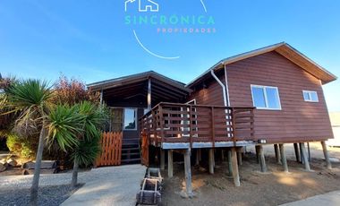 SE ARRIENDA ESPECTACULAR PARCELA CON 2 CASAS Y UN TALLER O ESPACIO MULTIFUNCIONAL