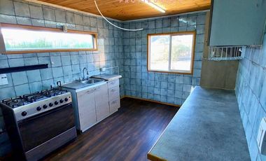 SE ARRIENDA ESPECTACULAR PARCELA CON 2 CASAS Y UN TALLER O ESPACIO MULTIFUNCIONAL
