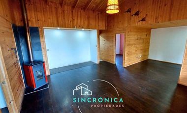 SE ARRIENDA ESPECTACULAR PARCELA CON 2 CASAS Y UN TALLER O ESPACIO MULTIFUNCIONAL