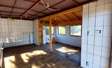 SE ARRIENDA ESPECTACULAR PARCELA CON 2 CASAS Y UN TALLER O ESPACIO MULTIFUNCIONAL