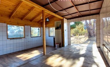 SE ARRIENDA ESPECTACULAR PARCELA CON 2 CASAS Y UN TALLER O ESPACIO MULTIFUNCIONAL