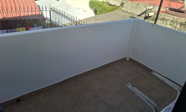 Casa en venta de dos niveles  a pasos de la Av. Francisco Villa