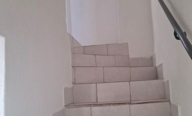 Casa en venta de dos niveles  a pasos de la Av. Francisco Villa