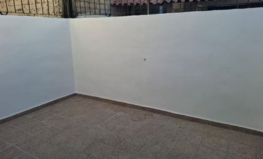 Casa en venta de dos niveles  a pasos de la Av. Francisco Villa