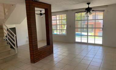 En esquina, con roof top, en coto con alberca, Senderos del Lago