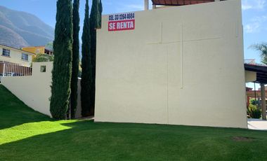 En esquina, con roof top, en coto con alberca, Senderos del Lago
