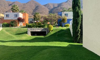 En esquina, con roof top, en coto con alberca, Senderos del Lago