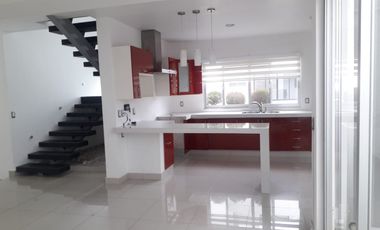 VENDO CASA EN MONTE MAGNO AL SUR DE LA CD DE XALAPA