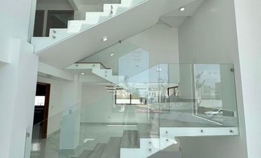 Hermosa casa moderna en venta en residencial en Metepec