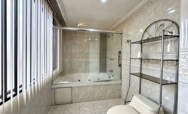 En Venta Departamento Dúplex en Cuenca Sector Zona Rosa
