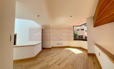 Gran casa en renta en condominio en Pico de Sorata, Jardines de la Montaña, CDMX.