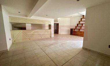 Gran casa en renta en condominio en Pico de Sorata, Jardines de la Montaña, CDMX.