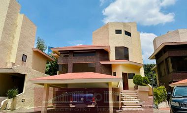 Gran casa en renta en condominio en Pico de Sorata, Jardines de la Montaña, CDMX.
