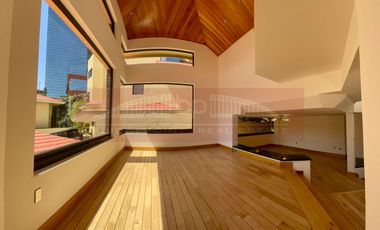 Gran casa en renta en condominio en Pico de Sorata, Jardines de la Montaña, CDMX.