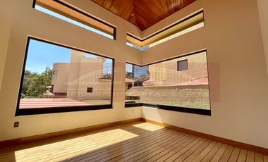 Gran casa en renta en condominio en Pico de Sorata, Jardines de la Montaña, CDMX.