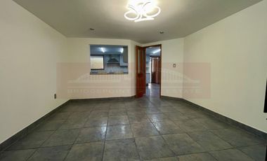Gran casa en renta en condominio en Pico de Sorata, Jardines de la Montaña, CDMX.