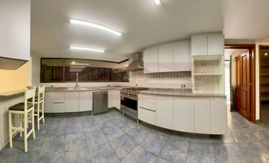 Gran casa en renta en condominio en Pico de Sorata, Jardines de la Montaña, CDMX.