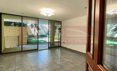 Gran casa en renta en condominio en Pico de Sorata, Jardines de la Montaña, CDMX.