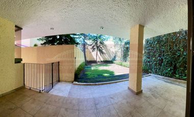 Gran casa en renta en condominio en Pico de Sorata, Jardines de la Montaña, CDMX.