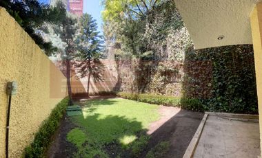 Gran casa en renta en condominio en Pico de Sorata, Jardines de la Montaña, CDMX.